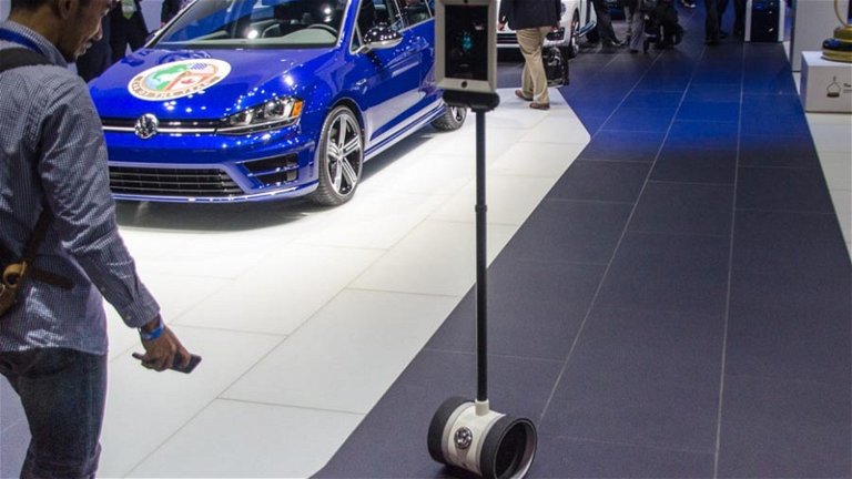 Volkswagen Utiliza un Robot iPad en el Detroit Auto Show 2015