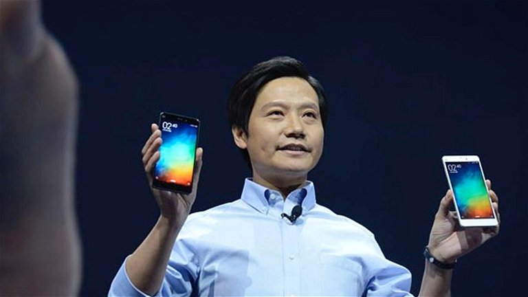 Xiaomi Presenta su Smatphone "Mi Note" Junto a un iPhone 6 Plus en el Escenario