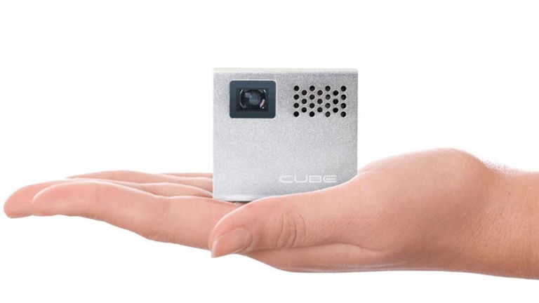 RIF6 Cube, un Pico Proyector para Jugar con el iPhone 6