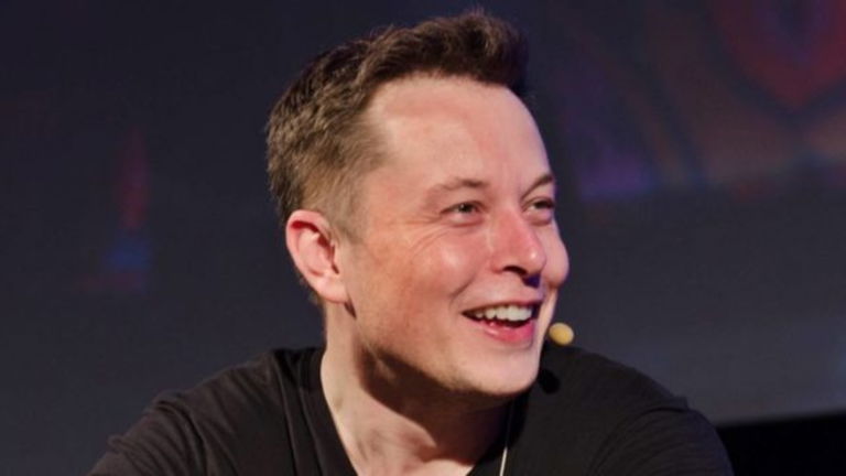 Elon Musk vuelve a lanzarse en contra de Apple por su comisión de la App Store