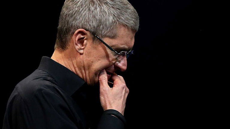 Tim Cook al fin admite que el iPhone es demasiado caro