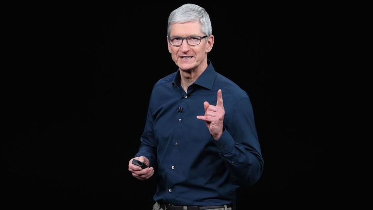 Tim Cook responde a Elon Musk sobre la posibilidad de que Apple hubiera comprado Tesla