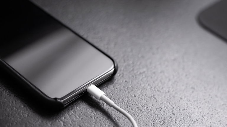 El primer paso hacia el iPhone sin puertos: Smart Battery Case sin Lightning