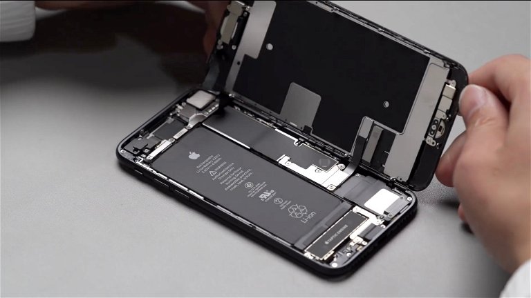 Desmontan el iPhone SE, ¿se parece al iPhone 8 también por dentro?