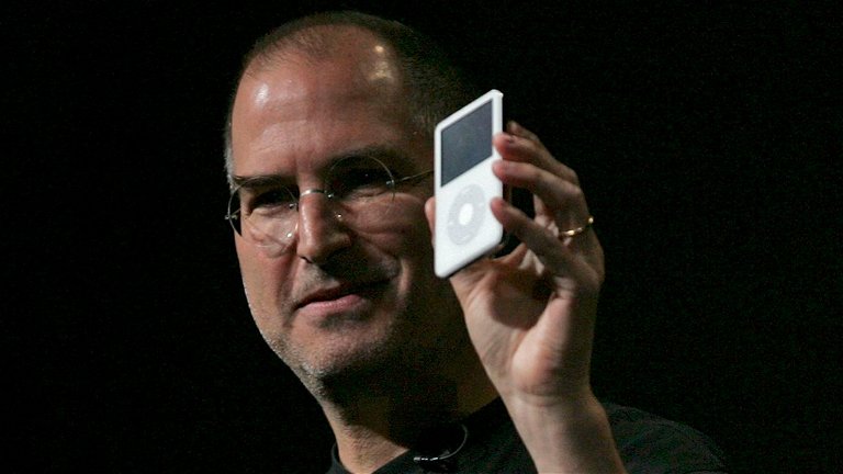 Steve Jobs lanzó un iPod a una pecera para demostrar que tenía razón