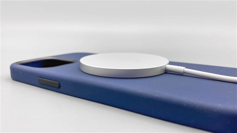 Apple confirma el error de algunos iPhone 12 con al carga inalámbrica, ya lo están investigando