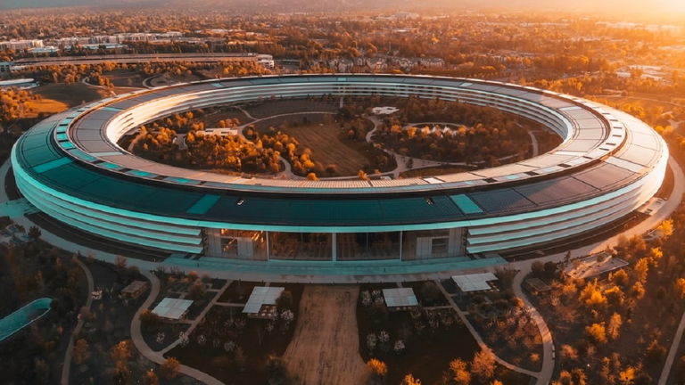 Evacúan una parte del Apple Park por el derramamiento de materiales peligrosos