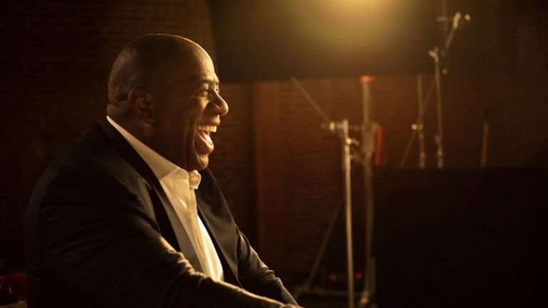 La leyenda de la NBA Magic Johnson tendrá una docuserie en Apple TV+