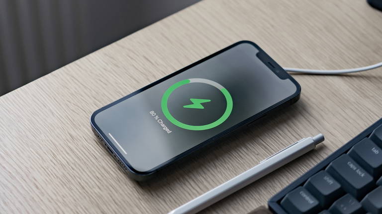 Cómo cargar bien el iPhone para tener el 100% de capacidad de batería tras dos años