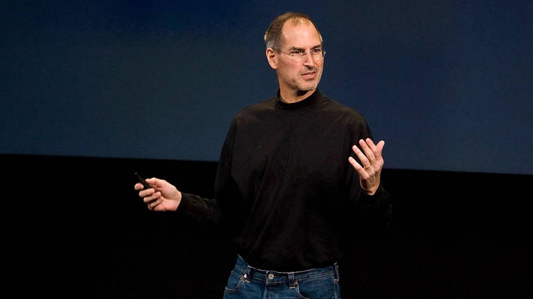 ¿Por qué Steve Jobs siempre vestía con jersey negro de cuello alto y pantalones vaqueros?