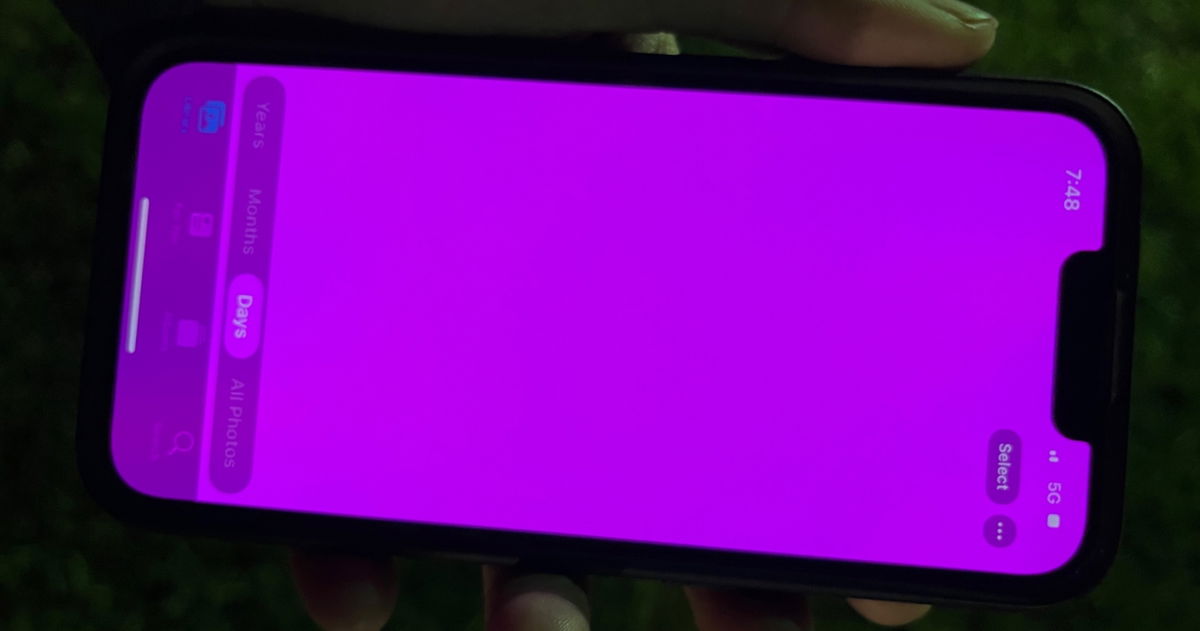 Does the screen of your iPhone 13 stay pink? Apple has acknowledged the