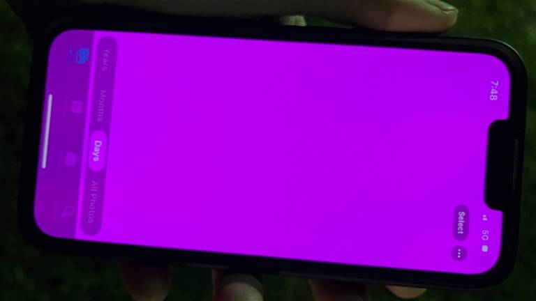 ¿La pantalla de tu iPhone 13 se queda rosa? Apple ha reconocido el problema
