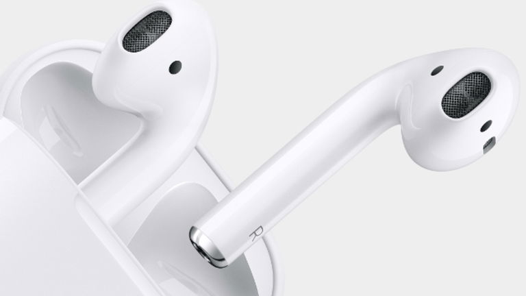 Una celebrity se traga unos AirPods pensando que eran vitaminas