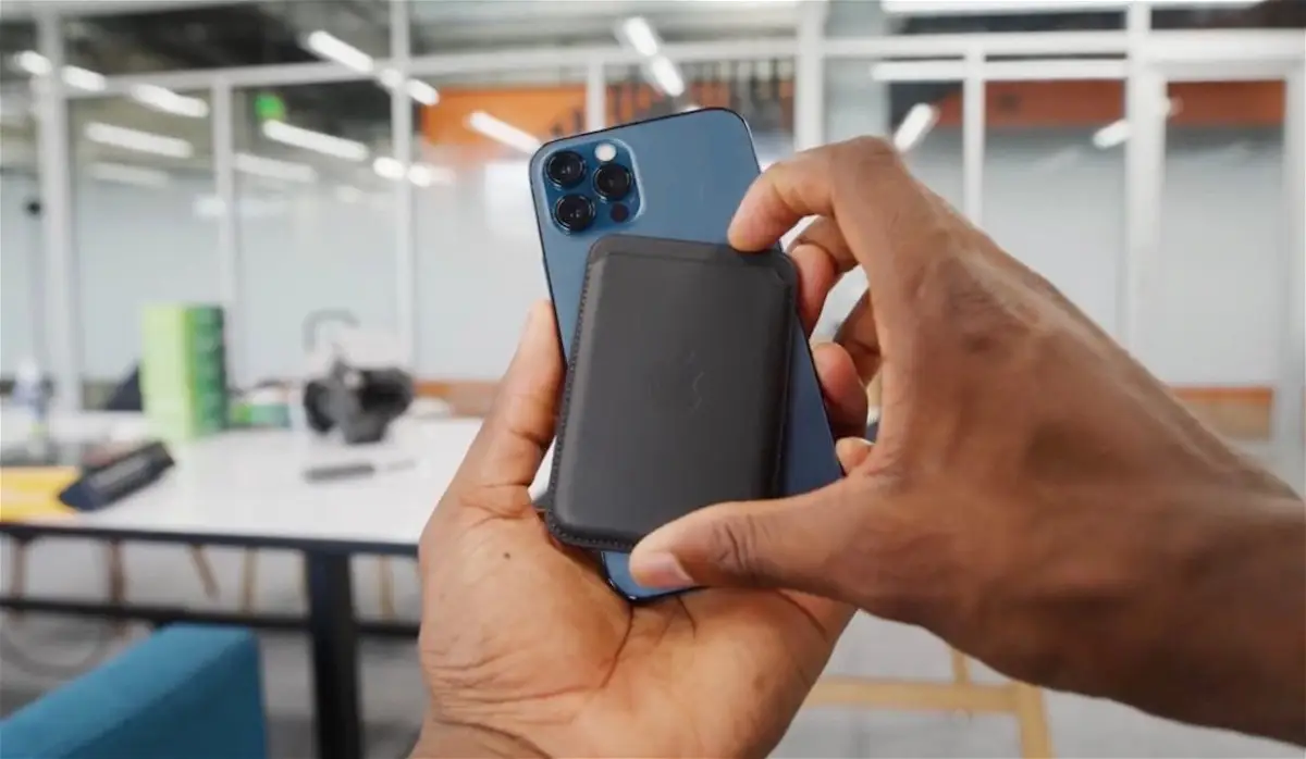 Funda de piel con MagSafe Apple Cereza oscuro para iPhone 13 Pro Max - Funda  para teléfono móvil