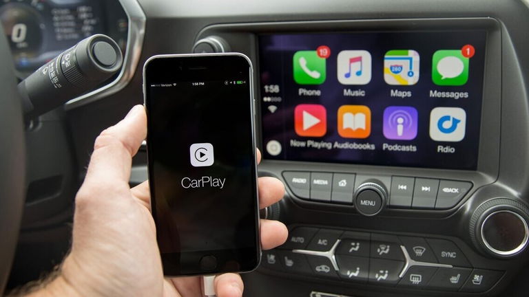 BMW está enviando vehículos sin CarPlay por la falta de chips