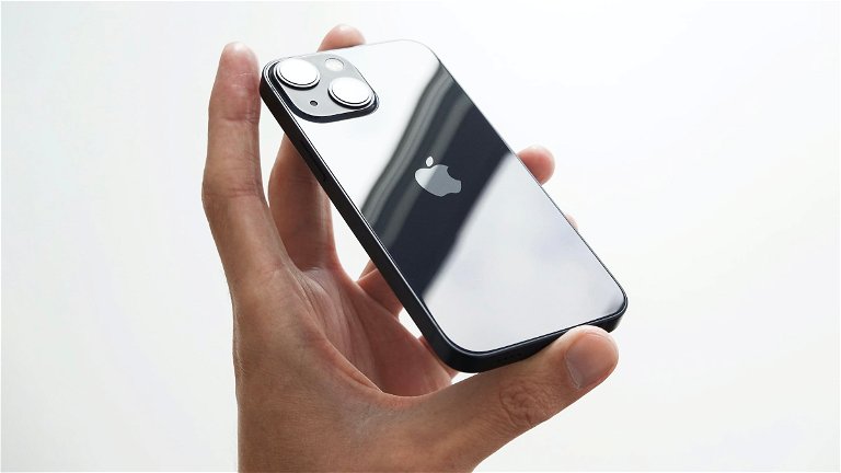 El adiós del iPhone 13 Mini es el clavo definitivo en el ataúd de los  móviles pequeños