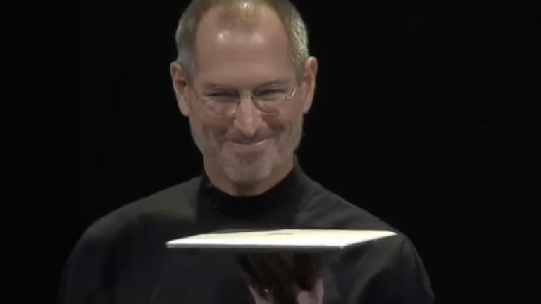 Se cumplen 15 años desde que Steve Jobs presentó el primer MacBook Air