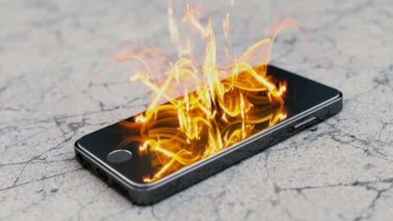 Don't charge your iPhone at night, video captures iPhone 4 nearly setting kitchen on fire