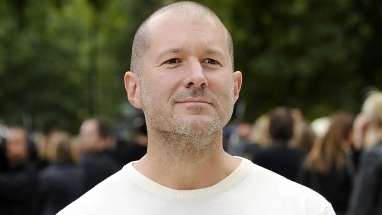 Jony Ive lo vuelve a hacer: ha diseñado el emblema de la coronación del Rey Carlos III