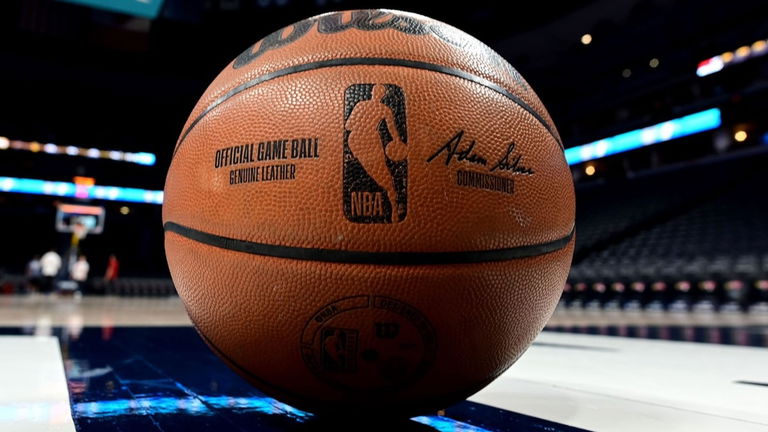 Apple no sabe si pujar o no por los derechos de la NBA