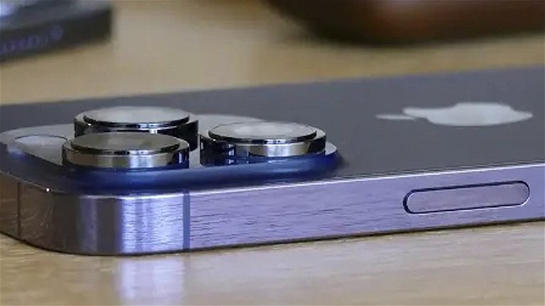 Esta fotografía del iPhone 15 Pro revela cuál sería el aspecto de su borde lateral y su control de volumen
