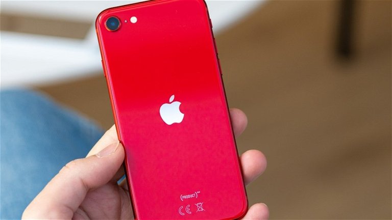 Este bonito iPhone SE rojo de 2022 se desploma con un precio bestial