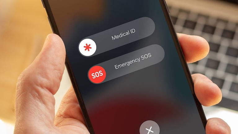 Poner AA en tus contactos no sirve de nada, cómo configurar tus contactos de emergencia