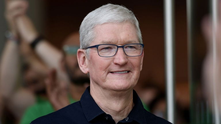 El CEO de Apple, Tim Cook, ha mantenido el verificado de Twitter