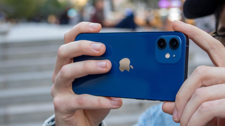 Este iPhone 12 cae en picado con una espectacular rebaja de más de 100 euros