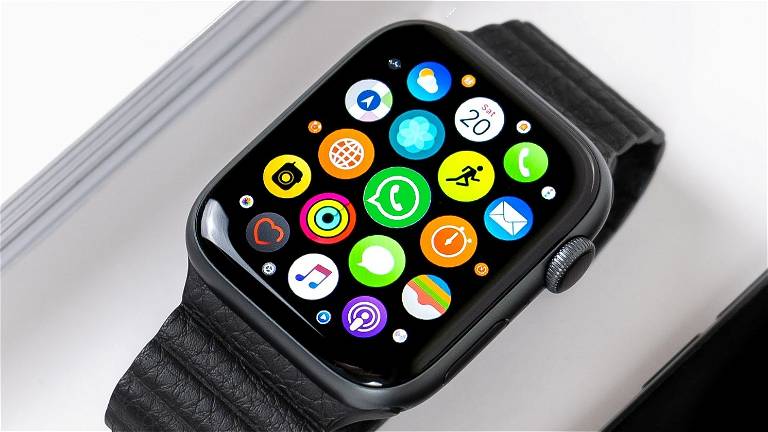WhatsApp lanza su app para smartwatch con Wear OS, pronto podría llegar al Apple Watch