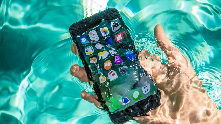 Encuentra un iPhone en el fondo del océano en perfecto estado y se lo devuelve a su dueño