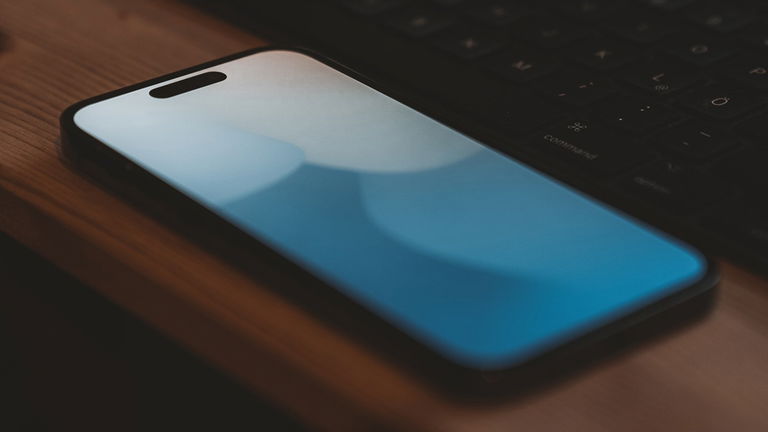 Historic crash of Apple iPhone 14 Pro Max with excessive price cuts