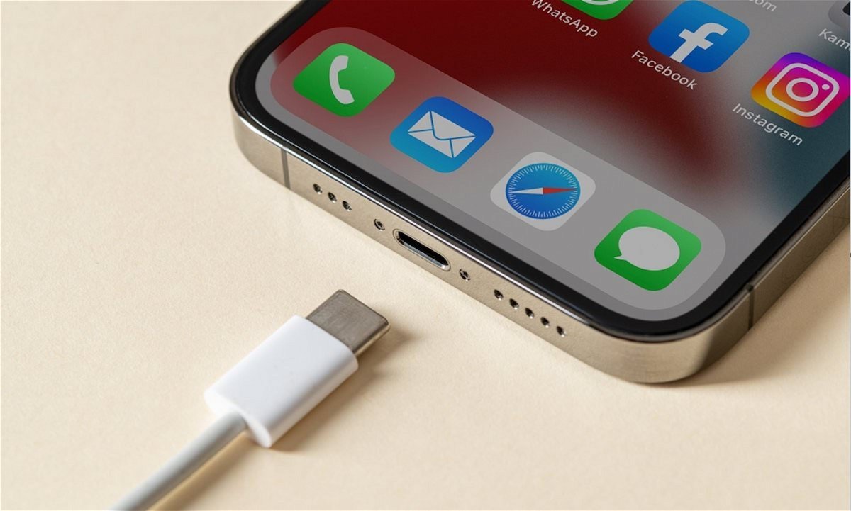 Para cargar su iPhone 15 Pro más rápido, deberá comprar un cable USB-C Thunderbolt por separado
