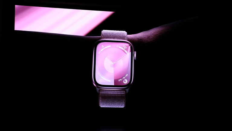 Some Apple Watch users complain "ghost keys"