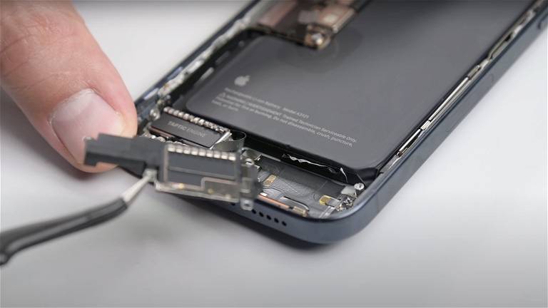 Desmontando el iPhone 15 Pro Max, descubre todos los detalles