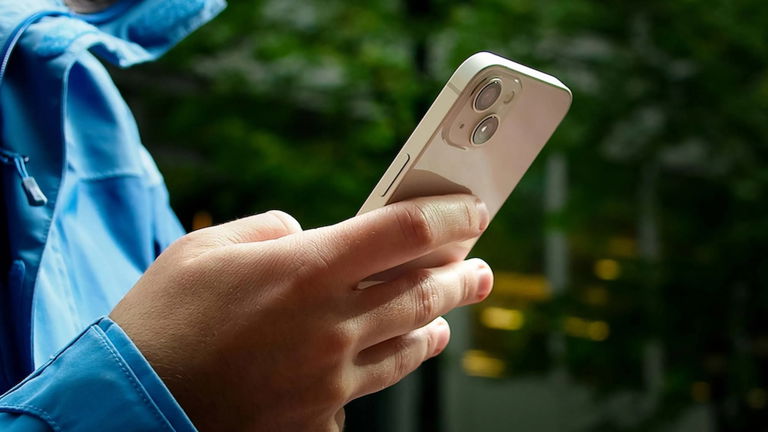 Desplome histórico: Amazon rebaja este iPhone 13 con la oferta que estabas esperando