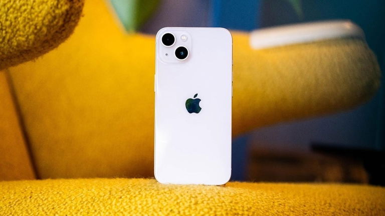 Este iPhone 13 tiene 512 GB y 300 euros de descuento, una caída de precio sin precedentes