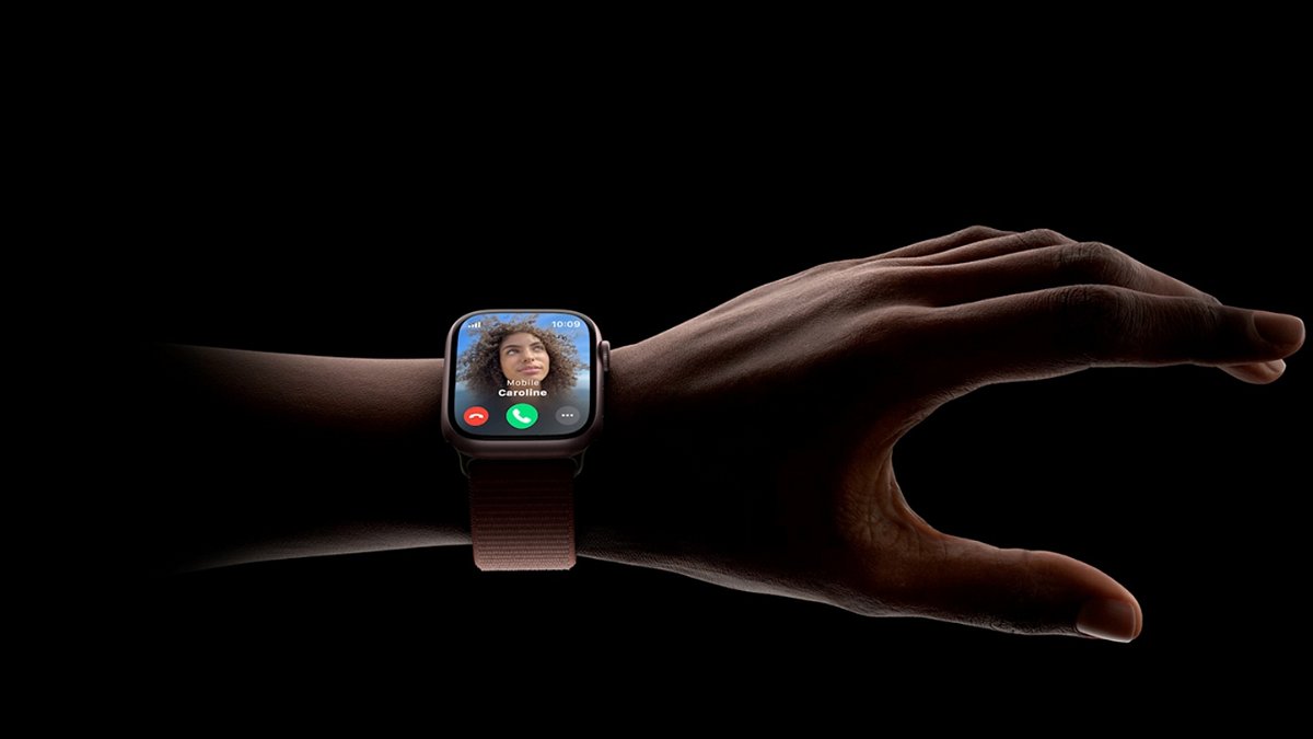 All you can do is double-tap the Apple Watch