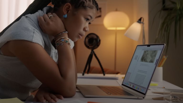 Ahora puedes pasar 1 hora y media estudiando con Apple, una actriz muy famosa y un MacBook Air
