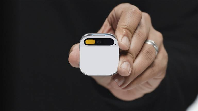 Ai Pin, el peculiar dispositivo creado por un extrabajador de Apple ya está a la venta