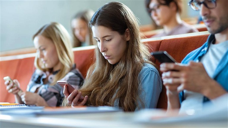 Usar el iPhone en el instituto estará prohibido dentro de poco