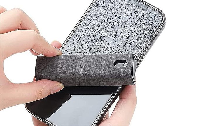 Olvídate de los paños de microfibra, esta es la mejor forma de limpiar la pantalla del iPhone