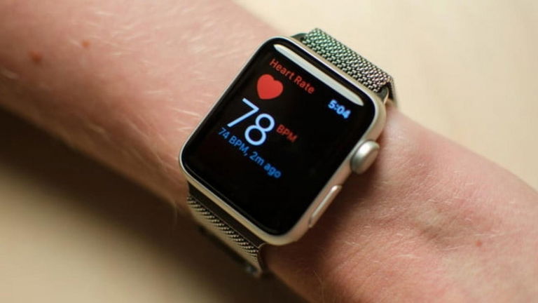 Se compró un Apple Watch para "ser cool" y le salvó la vida