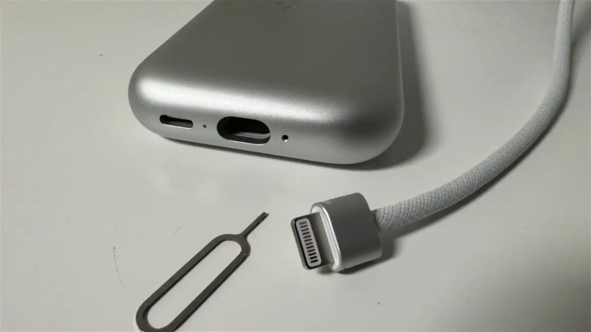 Los Vision Pro utilizan un tipo de cable Lightning 2.0 que se retira como la SIM del iPhone