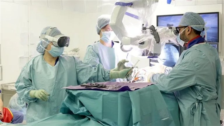 El Apple Vision Pro utilizado con éxito en dos operaciones quirúrgicas "para eliminar el error humano"
