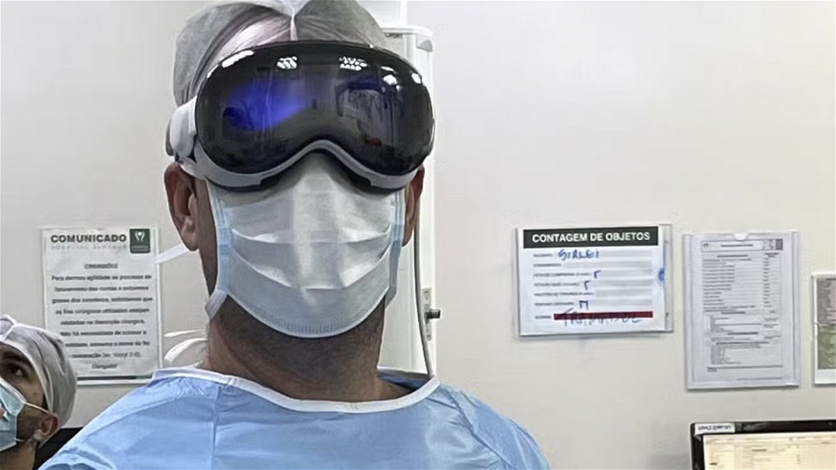 Un cirujano utiliza el Apple Vision Pro durante una operación y es un completo éxito