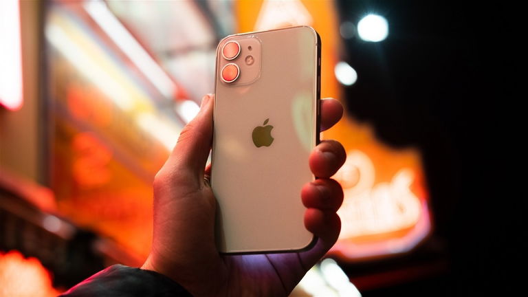 Este iPhone es compacto, potente y cuesta poco más de 200 euros