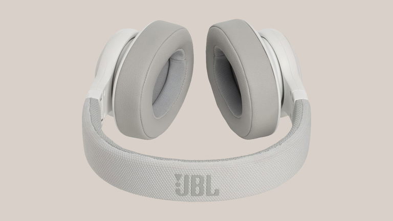 Estos auriculares de JBL son una excelente alternativa a los AirPods Max de Apple