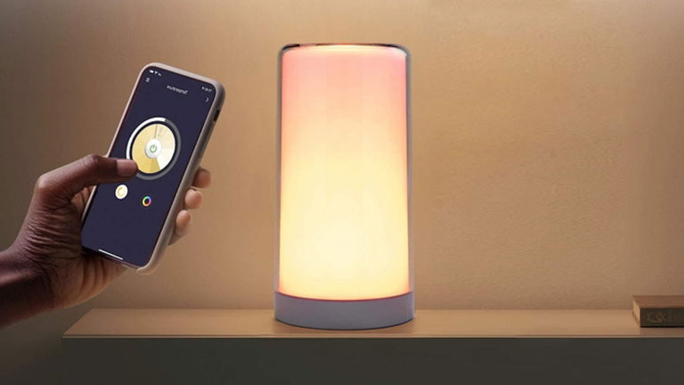 This smart lamp to control light with your iPhone is half price