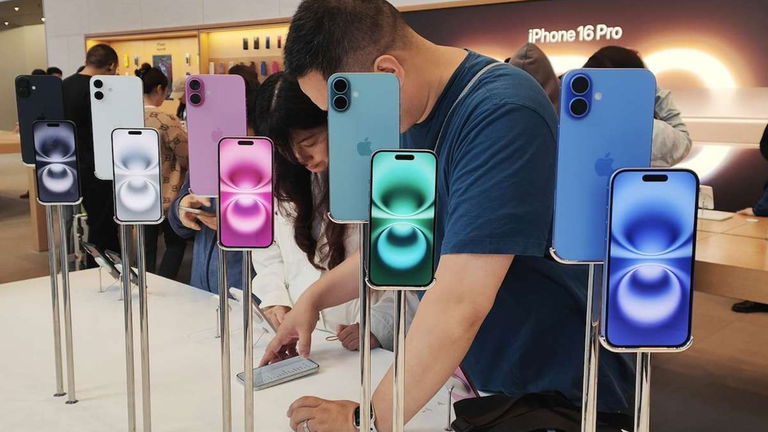 The iPhone outperforms Xiaomi and Huawei here. Apple resumes sales in China